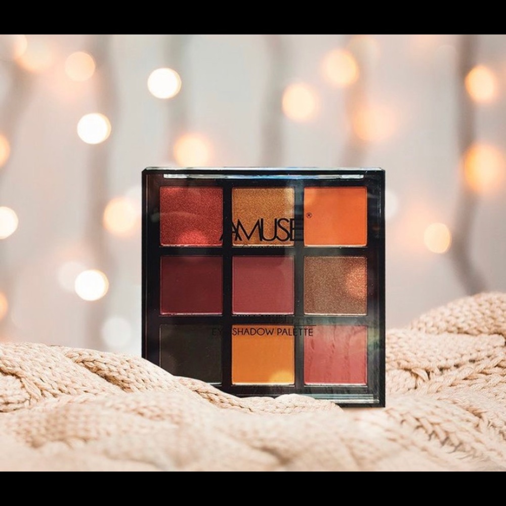 9 shades eyeshadow palette